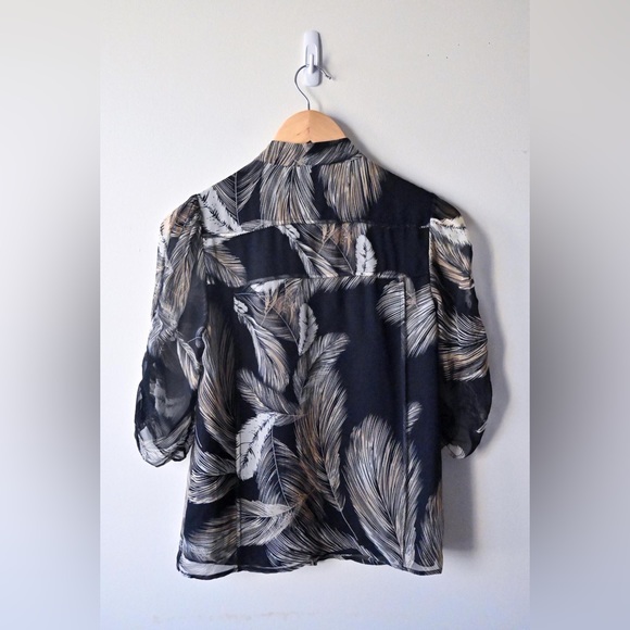 Diane Von Furstenberg 3/4 Sleeve Romantic Button Down Pattern Silk Blouse Size 4 - Picture 3 of 8